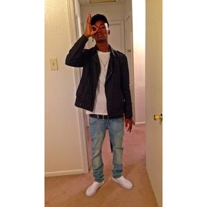 Meet your Posher, Taurean