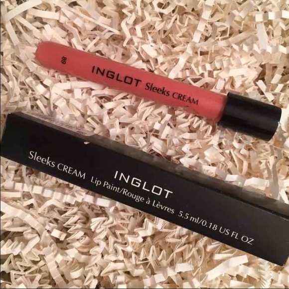 BRAND NEW Inglot coral liquid lipstick/lip paint