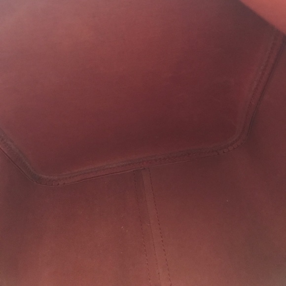 Louis Vuitton - Picture 7 of 8