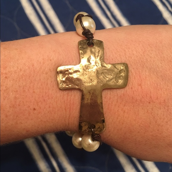 Hammered gold cross bracelet