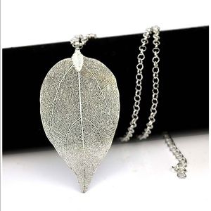 Beautiful leaf necklace