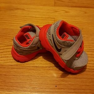 Infant Nike Revolution 2