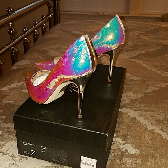 Shoes - Picture 3 of 4