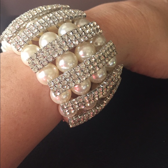 ✨Pearl Stretch Bracelet - Picture 3 of 3
