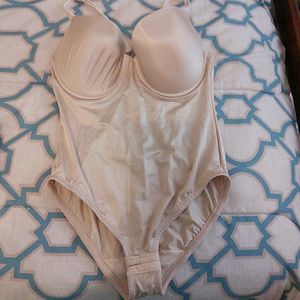 Maidenform bra/tummy Tucker...never put on