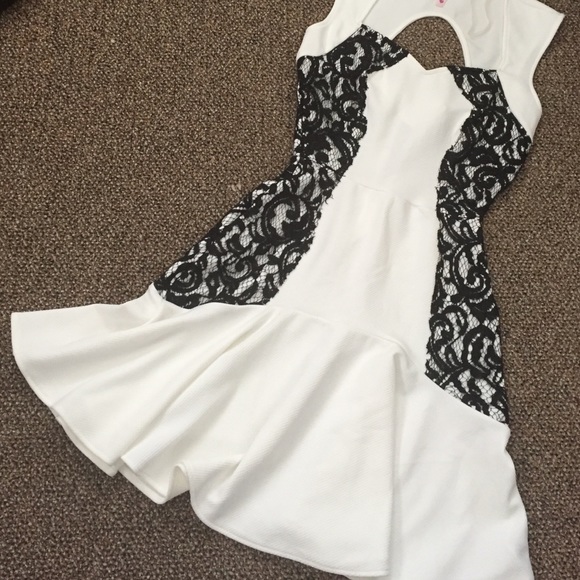 white dress with black lace detail 🍀 - Picture 6 of 6