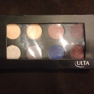 I am selling a Ulta eyeshadow plalet