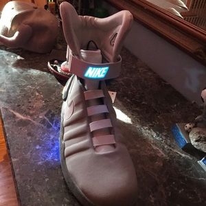 Self lacing Nike air mags