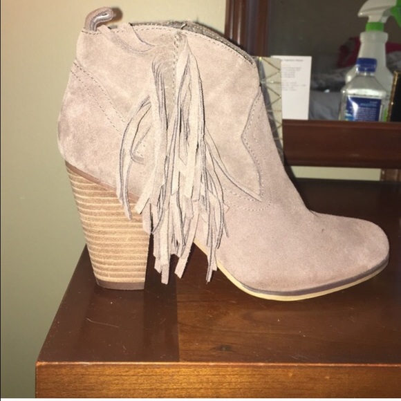 🚫SOLD🚫Steve Madden Fringe Bootie - Picture 1 of 2