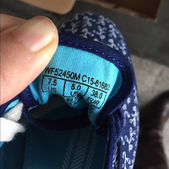 Keds Women's Navy and Floral Shoes Size 7.5 - Picture 2 of 2