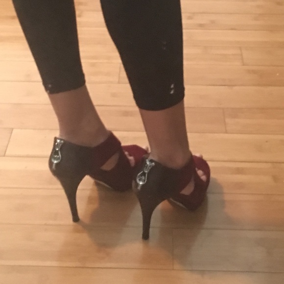 Michael Kors Platform peep toe 👠 - Picture 2 of 4