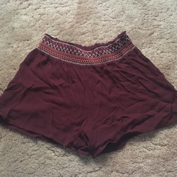 Maroon shorts with embroidered waistband