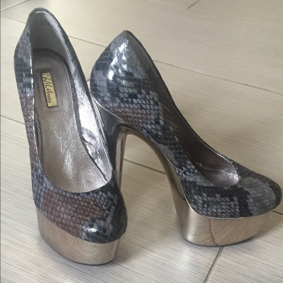 Grey "snake skin" pumps