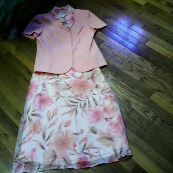 Women's 2 piece dress (/never worn)
