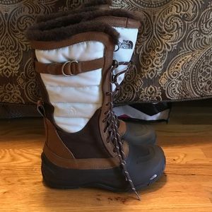 The north face snow boots. Women's 7.