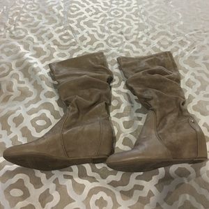 Very cute taupe boots