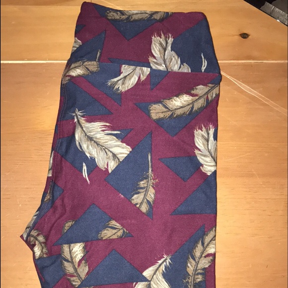 LuLaRoe OS leggings with feathers - Picture 1 of 1