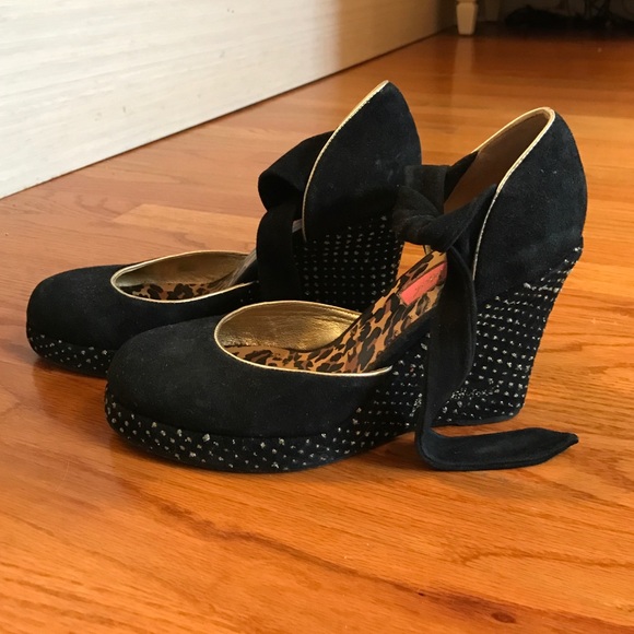 Betsy Johnson Black w/ Gold dots Platform Shoes - Picture 2 of 4