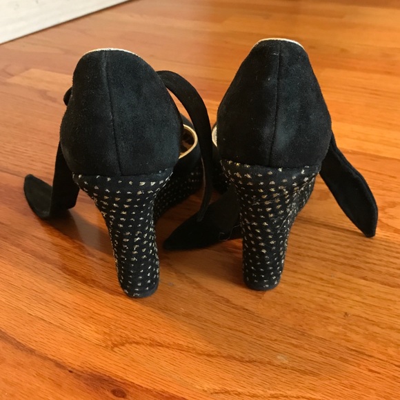 Betsy Johnson Black w/ Gold dots Platform Shoes - Picture 3 of 4