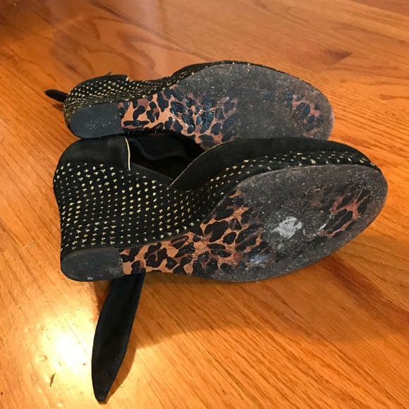 Betsy Johnson Black w/ Gold dots Platform Shoes - Picture 4 of 4