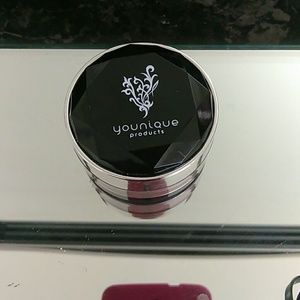 Younique mineral concealer (fierce)🌲🌲🌲