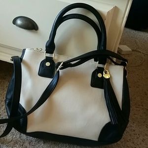 NEW LOWER PRICE!  STEVE MADDEN Authentic  purse