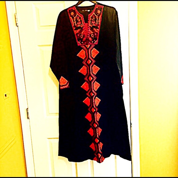 Dresses & Skirts - 💕GORGEOUS Embroidered Dress💕