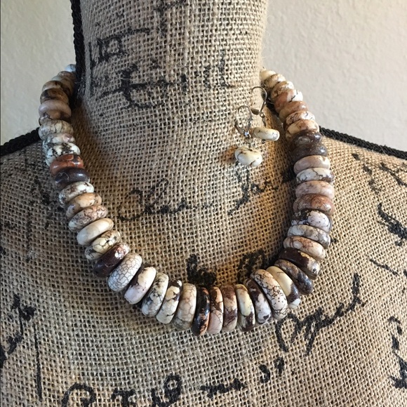 Texas boutique heavy stone necklace and earrings