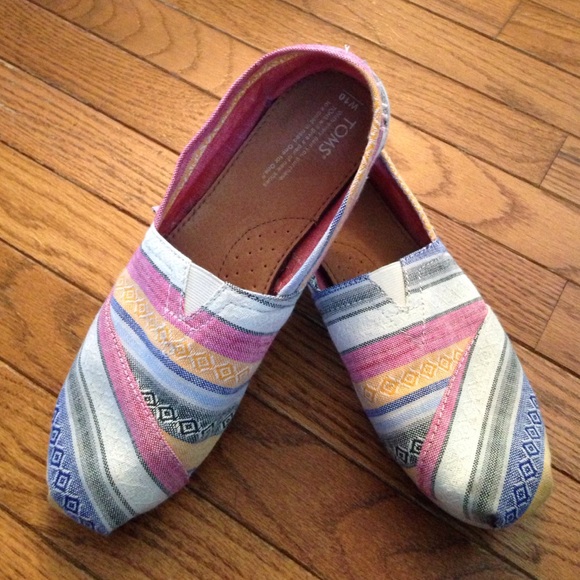 Multi colored TOMS
