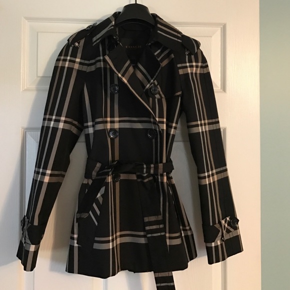 Coach short trench