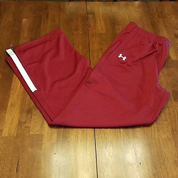 NWT Under Armour Burgundy & White trainer pant
