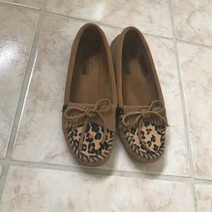 Minnetonka leopard moccasins size 6.5