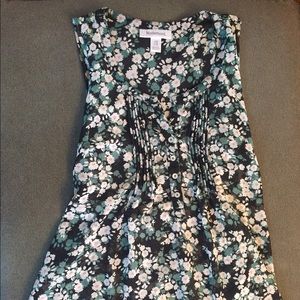 Elegant floral print maternity top.