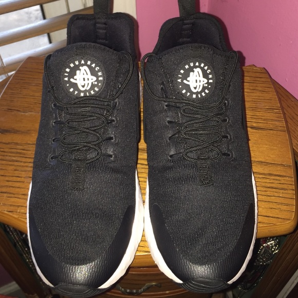 Nike Women's Air Huaraches Runs