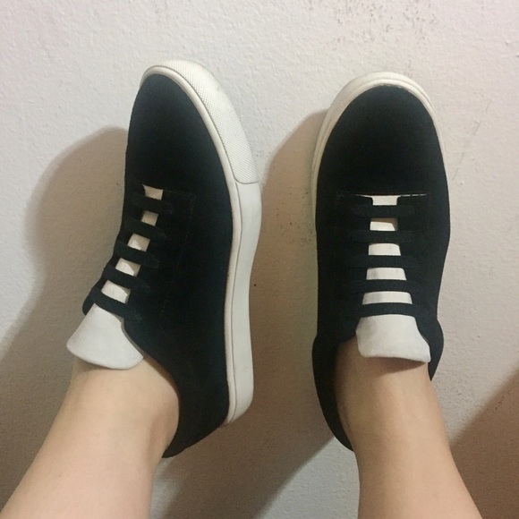 Excellent: Vince Canyon suede slip sneaker