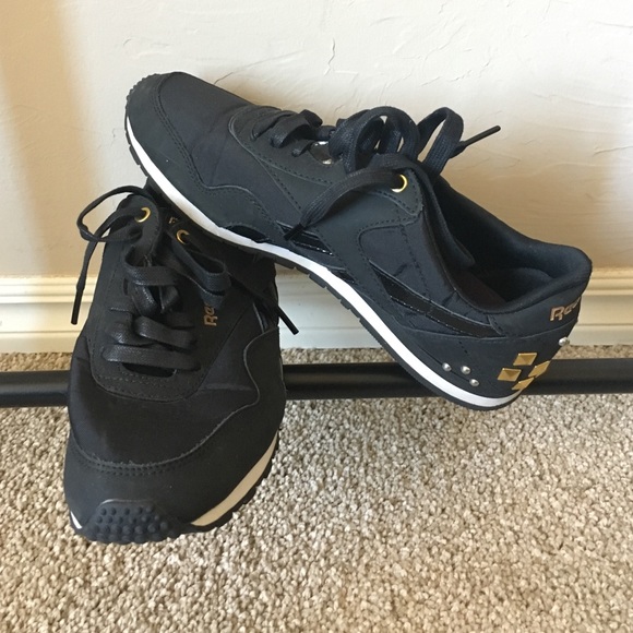 reebok studded shoes