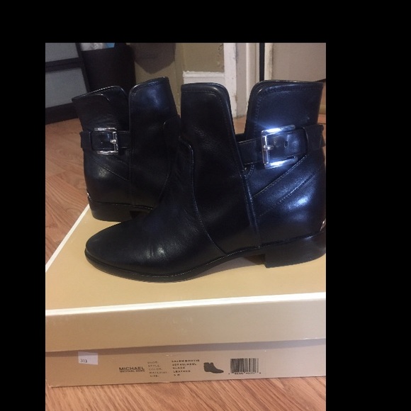 Michael Kors boots - Picture 1 of 3