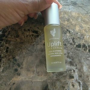 Younique Uplift eye syrum