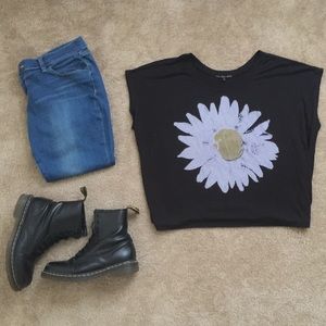 Short sleeve daisy tee