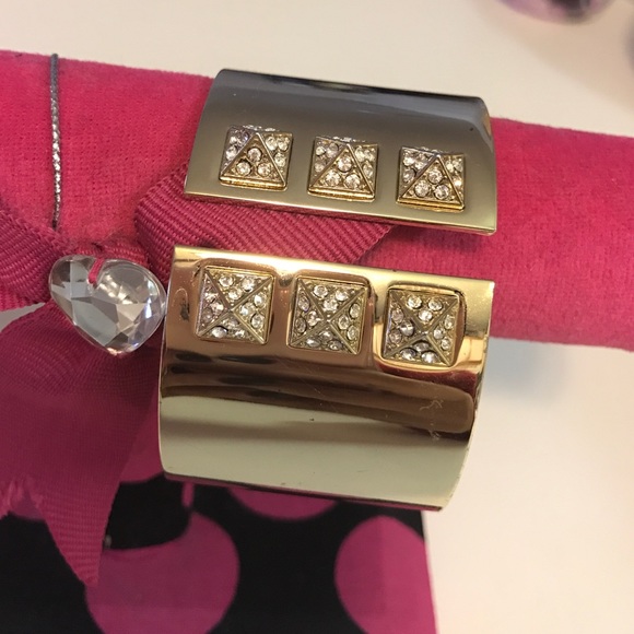 💕 SALE 💕 Victoria Secret Gold Bracelet