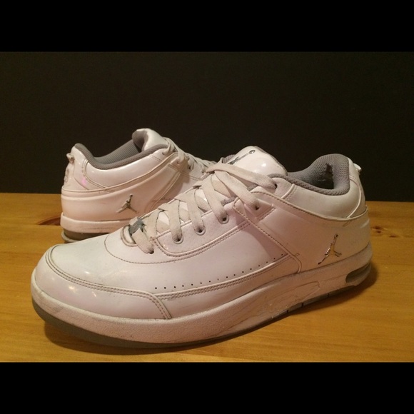 Women's Size 10 Jordan #23 White & Silver Shies