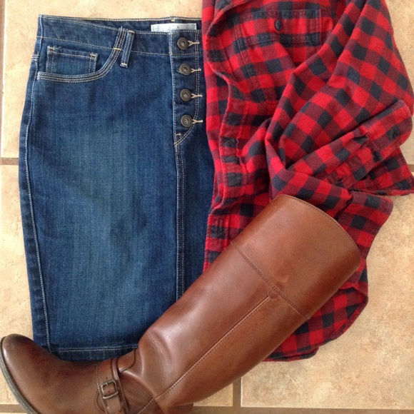 EUC Levi's denim pencil skirt