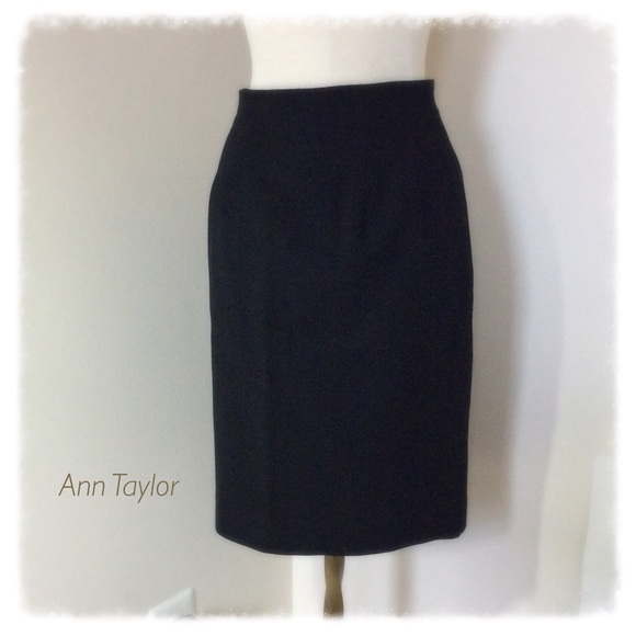 Ann Taylor pencil skirt size 2 Wool (Fully lined)