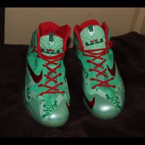 LeBron 11 "Christmas" Basketball Shoes
