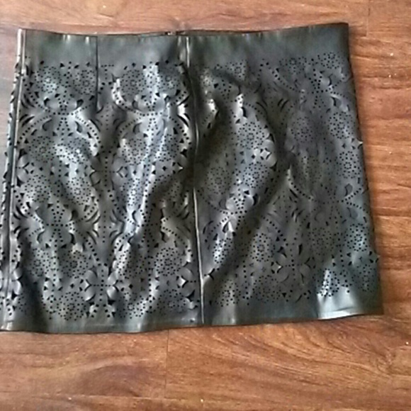 πNYE Host Pickπ Faux Leather Skirt- Size 3X - Picture 3 of 3