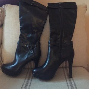 Black Knee High Stiletto Boot!