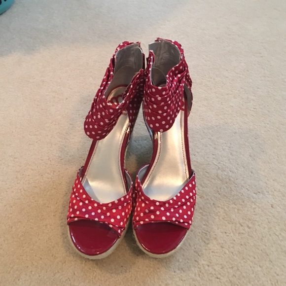Fergalicious new. Red/wht polka dot w/bow in back