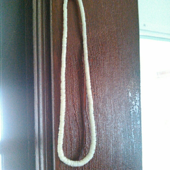 Beach shell necklace - Picture 2 of 3