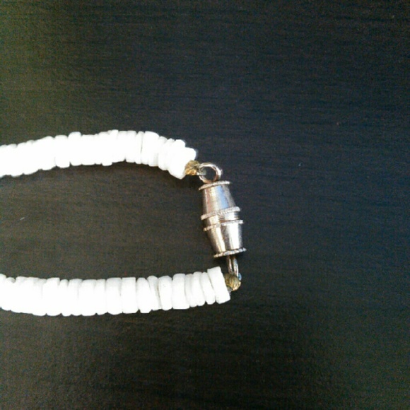 Beach shell necklace - Picture 3 of 3