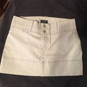 4/20.00 American Eagle Outfitters size 2